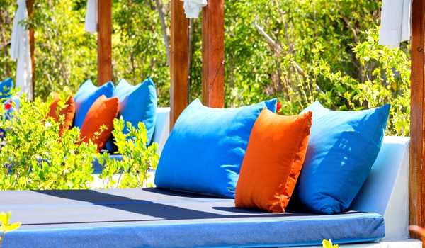 Choose Decor Suited for The Outdoors garden decor idea