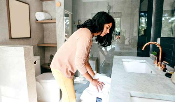 Decorate your bathroom counter with organizers