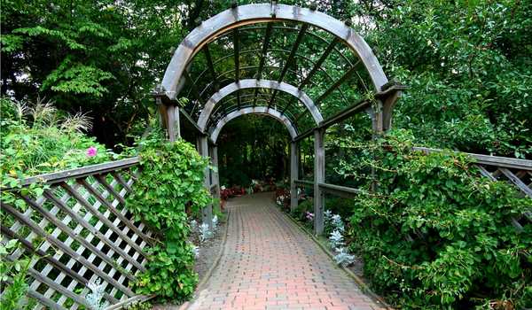 Dress Up Garden Entrances garden decor idea