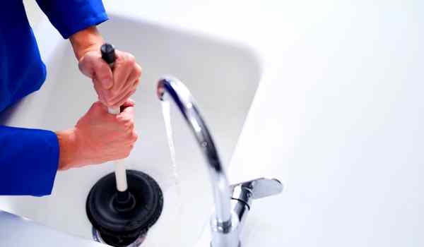 How To Clean A Bathroom Drain with plunger