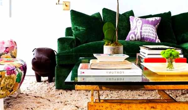 Living Room Decorative Ideas with Emerald Green Sofa